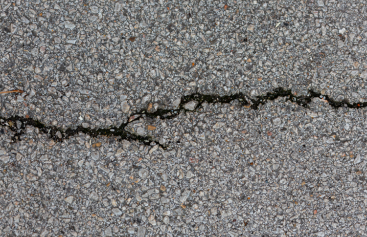 На рязанских дорогах 6 автомобилей пробили колеса из-за глубоких ям