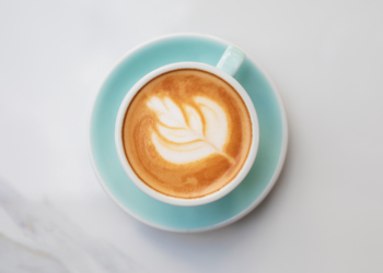 Самым популярным кофейным напитком в 2025 году у россиян стал капучино