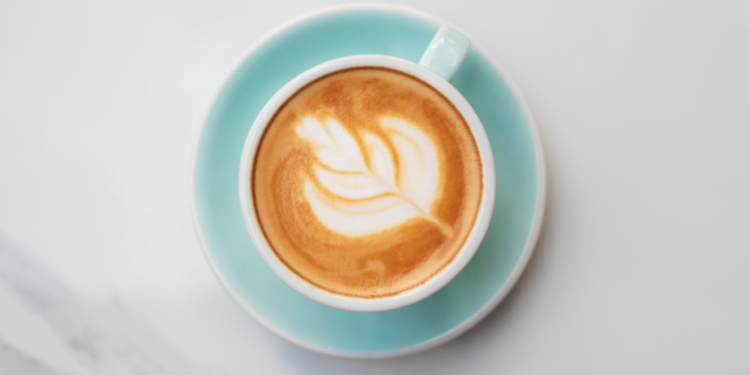 Самым популярным кофейным напитком в 2025 году у россиян стал капучино
