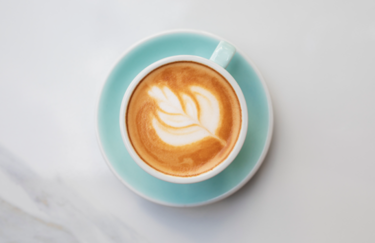 Самым популярным кофейным напитком в 2025 году у россиян стал капучино