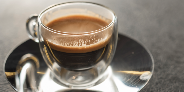Наименьшей популярностью среди кофейных напитков пользуется кофе лунго