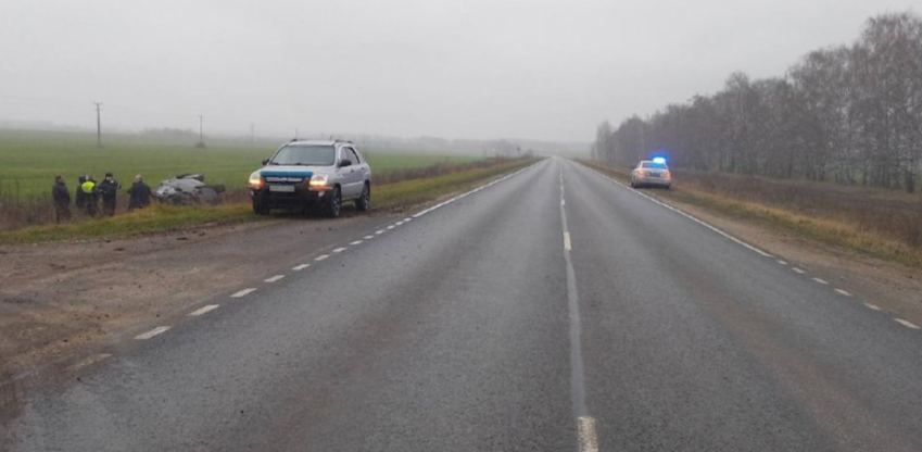 При опрокидывании легковушки в Старожиловском районе пострадала 66-летняя женщина