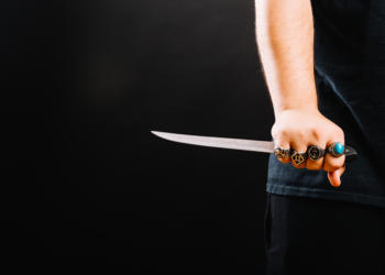 В Шацком районе 40-летняя женщина угрожала 19-летнему сыну расправой во время застолья