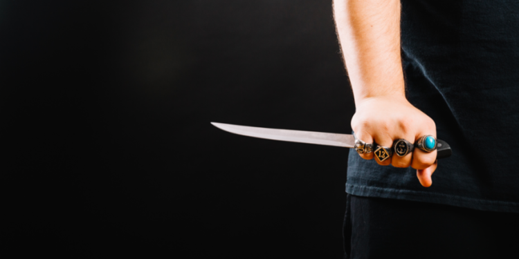 В Шацком районе 40-летняя женщина угрожала 19-летнему сыну расправой во время застолья В Шацком районе 40-летняя женщина угрожала 19-летнему сыну расправой во время застолья