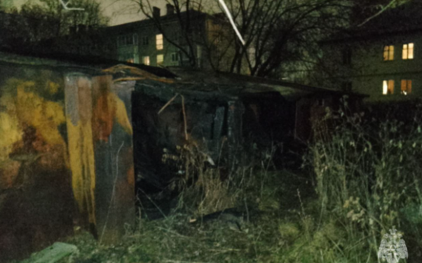 В Рязани загорелся блок хозпостроек В Рязани загорелся блок хозпостроек