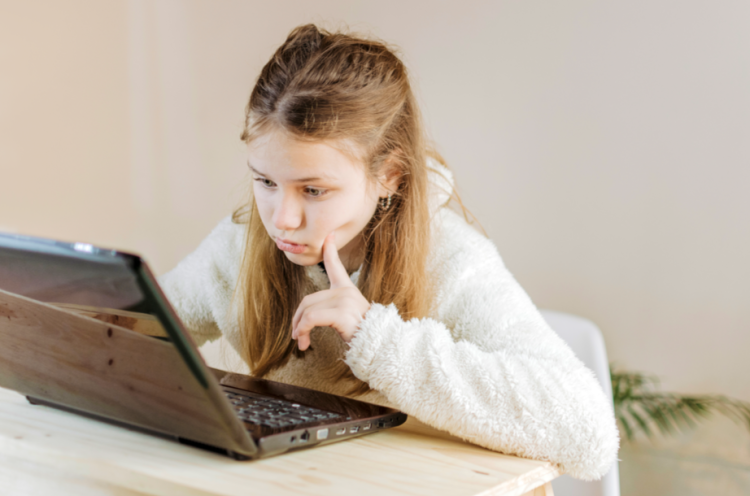 В России хотят запретить доступ к соцсетям детям до 16 лет