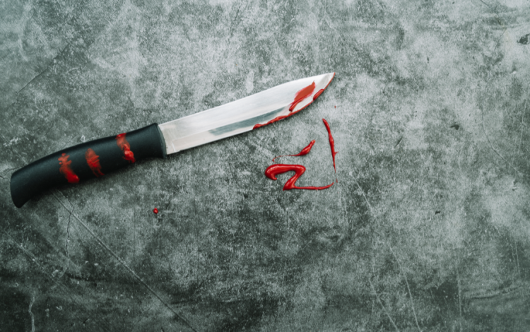 В Москве ученик с ножом напал на инструктора автошколы, пострадавший в реанимации