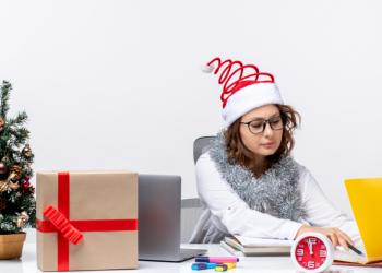 SuperJob: 8% рязанцев встретят Новый год на работе