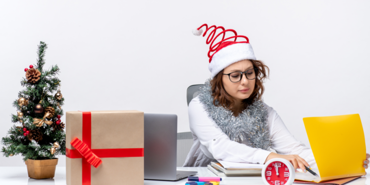 SuperJob: 8% рязанцев встретят Новый год на работе