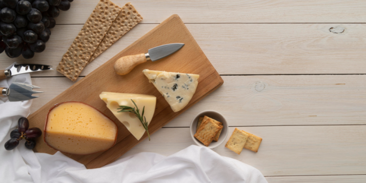 В Рязани сожгли 22 килограмма санкционного сыра из Европы В Рязани сожгли 22 килограмма санкционного сыра из Европы