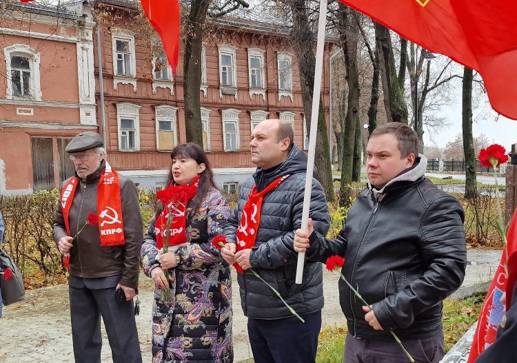 Рязанские коммунисты отпраздновали 107 лет со дня основания Ленинского комсомола