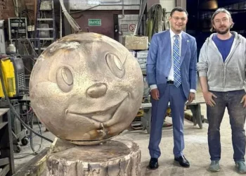 В Курске установили скульптуру Колобка из бронзы