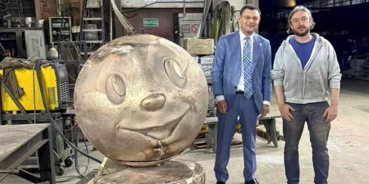 В Курске установили скульптуру Колобка из бронзы