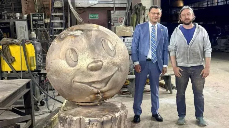 В Курске установили скульптуру Колобка из бронзы