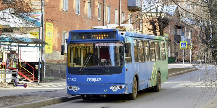 Рязанцы пожаловались на долгое ожидание троллейбуса №3 Рязанцы пожаловались на долгое ожидание троллейбуса №3