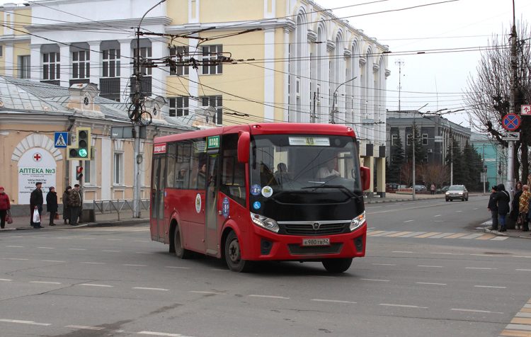 Водитель рязанской маршрутки №49 играл за рулем в пасьянс на телефоне