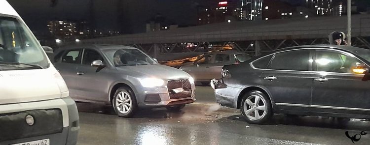 В центре Рязани столкнулись две легковушки
