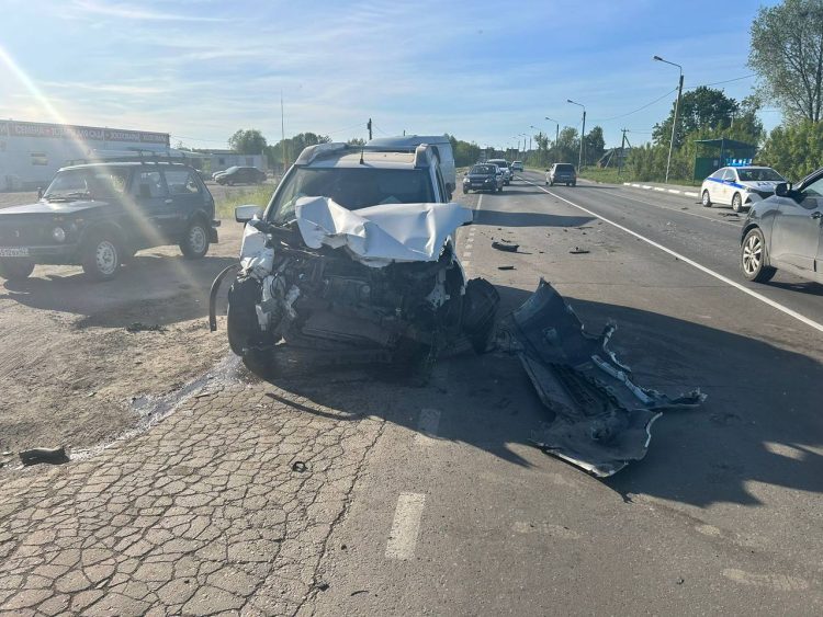 В ДТП в рязанских Дубровичах с участием рейсового автобуса пострадали 4 человека