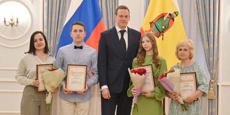 Рязанский губернатор Малков вручил именные стипендии юным талантам