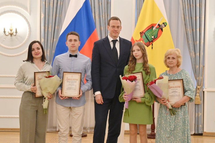 Рязанский губернатор Малков вручил именные стипендии юным талантам