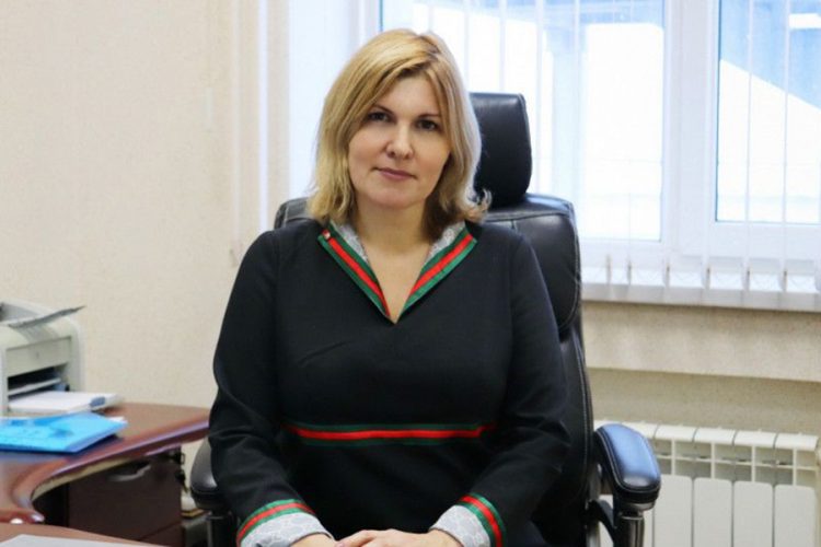 Рязанская чиновница Суворова заявила, что ребенок "кормит сам себя"