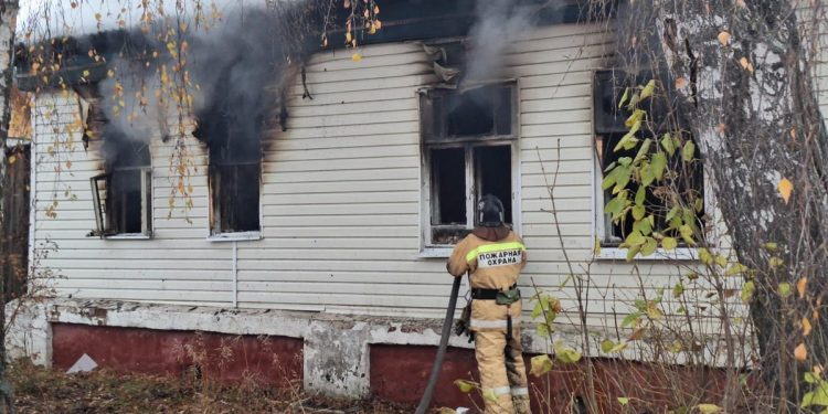 В рязанском Спасске горел дом В рязанском Спасске горел дом