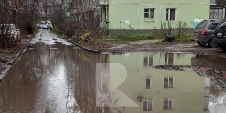 Жители рязанского Приокского пожаловались на дорогу, ведущую к школе №46 Жители рязанского Приокского пожаловались на дорогу, ведущую к школе №46