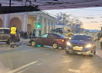 Возле рязанской филармонии произошло серьезное ДТП 25 декабря