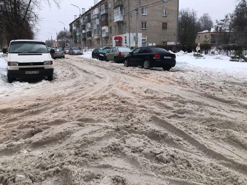 Жители рязанского поселка Шлаковый пожаловались на нерасчищенные дороги