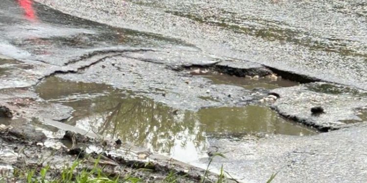 Рязанцы пожаловались на ямы на дороге после ремонта на улице Октябрьской