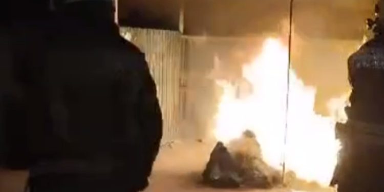 В рязанском Канищеве неизвестные подожгли мусорные контейнеры