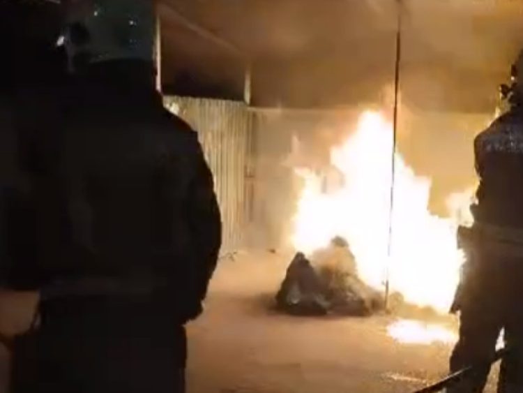 В рязанском Канищеве неизвестные подожгли мусорные контейнеры