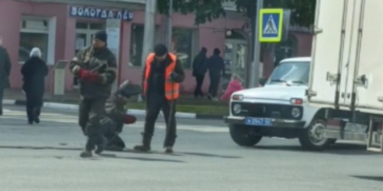 На рязанской площади Ленина заваривают люки