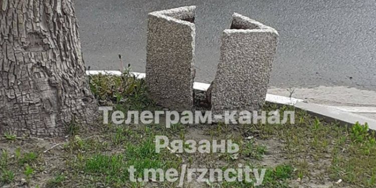 На улице Горького вандалы разбили цветник