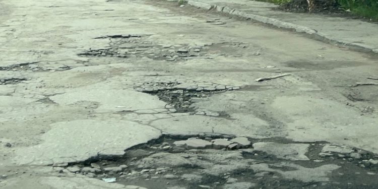 Рязанцев возмутила разбитая дорога на проезде Островского