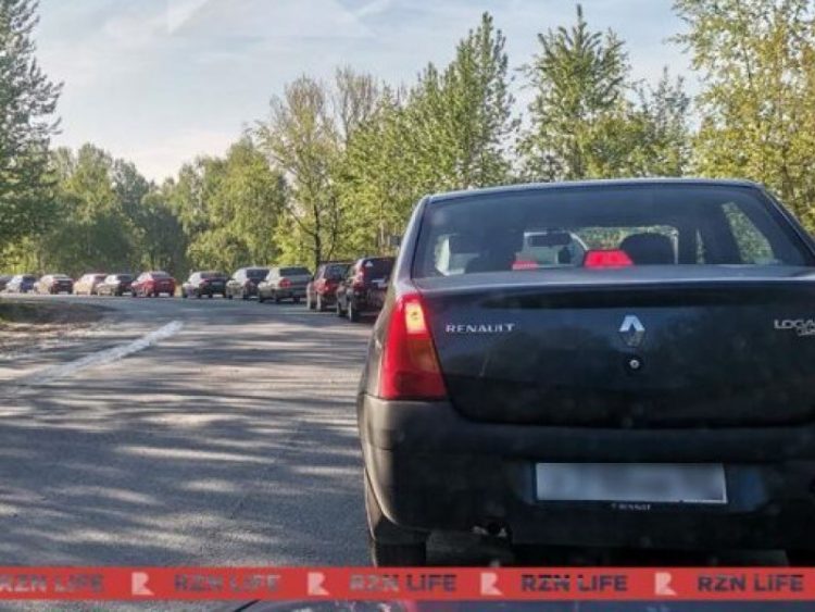 Утром 14 мая в рязанской Горроще запечатлели огромную пробку