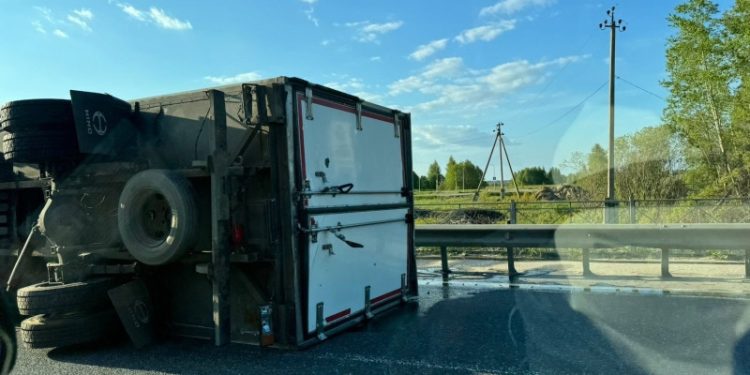 В Шиловском районе столкнулись внедорожник и фура