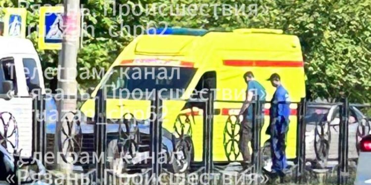 На улице Новоселов под колеса автомобиля попала девочка