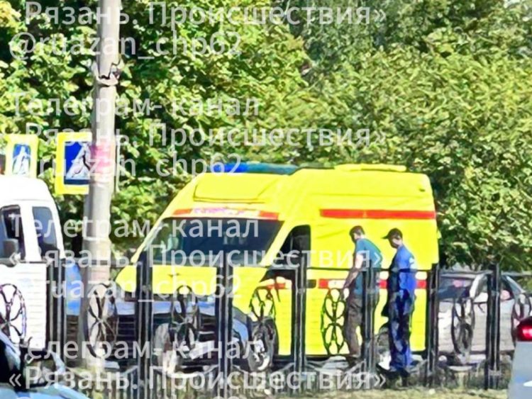 На улице Новоселов под колеса автомобиля попала девочка