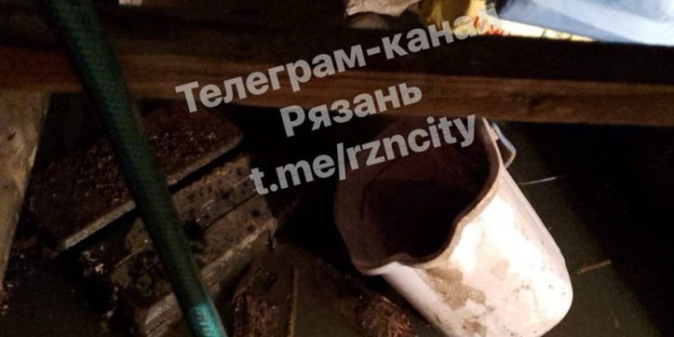 На улице 2-я Прудная прорвало канализацию На улице 2-я Прудная прорвало канализацию