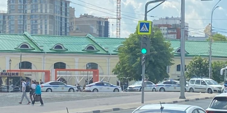 На рязанской площади Ленина запечатлели скопление полицейских машин