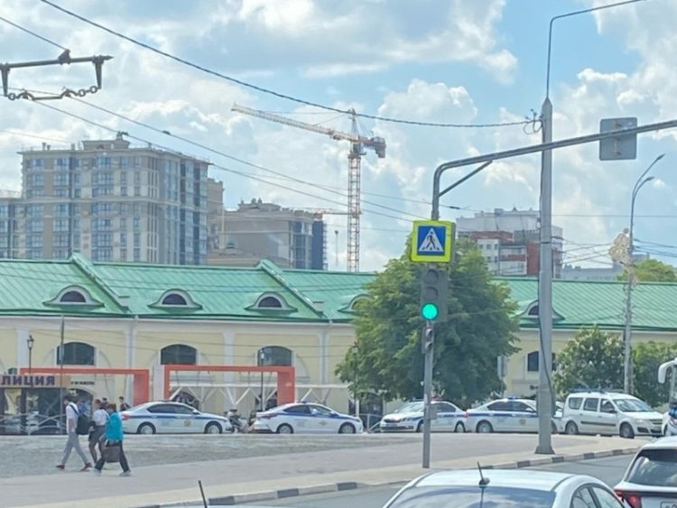 На рязанской площади Ленина запечатлели скопление полицейских машин