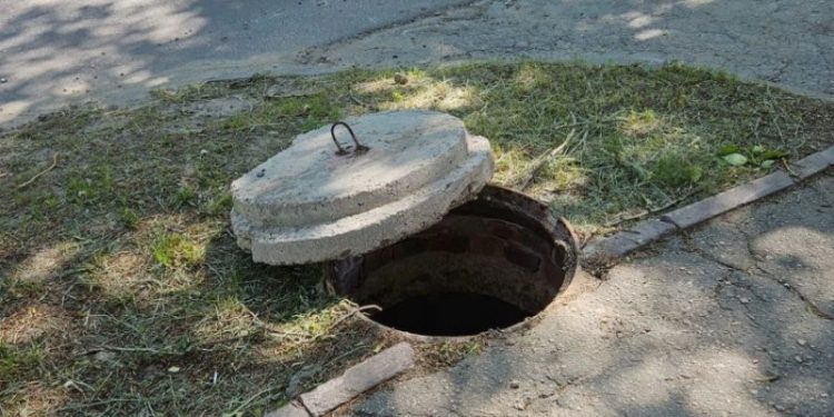 Рязанцы сообщили об открытом люке на улице Гоголя Рязанцы сообщили об открытом люке на улице Гоголя