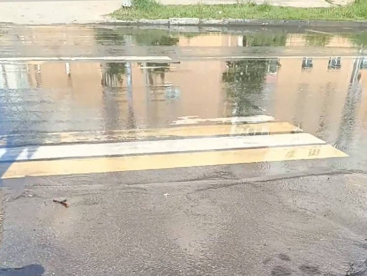 Рязанскую улицу Кальную залило канализационными стоками