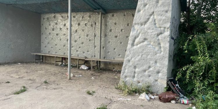 Горожане пожаловались на ужасное состояние остановки в рязанском Лесопарке