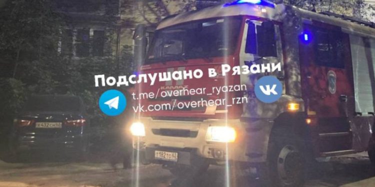 Из горящей многоэтажки на улице Бирюзова эвакуировали двух человек