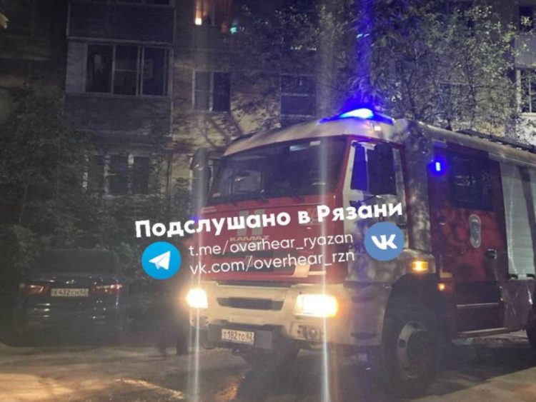 Из горящей многоэтажки на улице Бирюзова эвакуировали двух человек