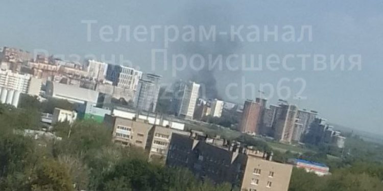 Рязанцы засняли на Московском шоссе столб дыма