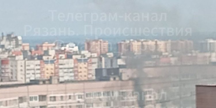 На улице Зубковой горит многоэтажка