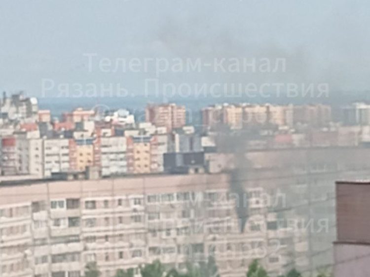 На улице Зубковой горит многоэтажка